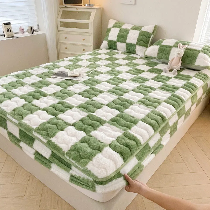 Arctic Velvet Bedsheet Checkerboard Pattern Soy Antibacterial Sliding Bedsheet